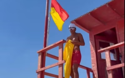 Steag galben Eforie Sud pe plajă în 9 iulie 2026 – Curenții puternici și marea agitată au pus salvamarii în alertă