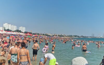 Weekend record pe plajele din Eforie Nord: Mii de turiști și intervenții contracronometru ale salvamarilor