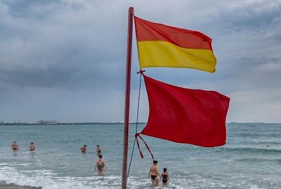 Vremea în Eforie pe 26 august: Soare, 28°C și avertizare de Steag Roșu