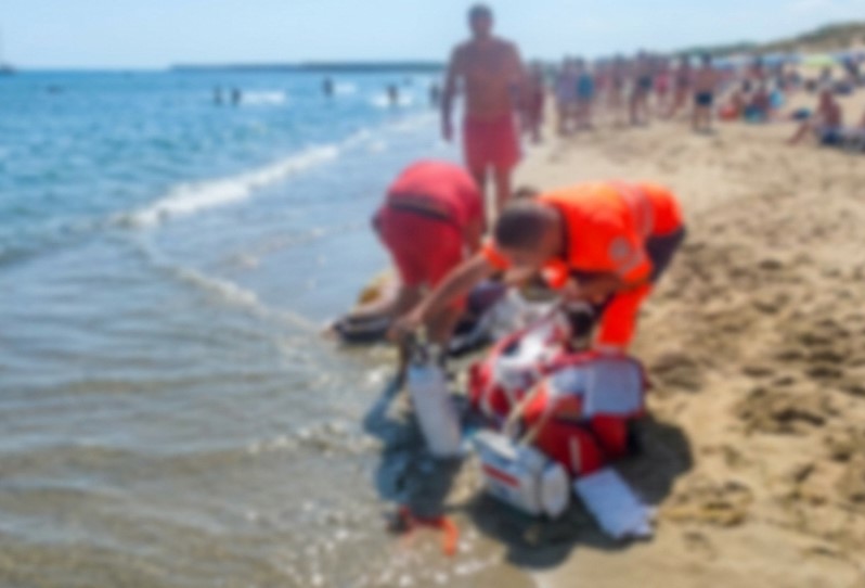 Intervenție salvamari în Eforie Sud: Femeie și doi copii salvați din mare